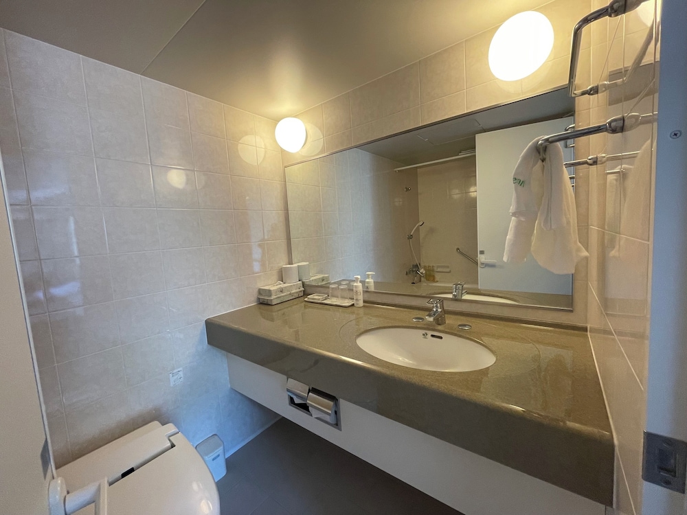 デラックス ダブルまたはツインルーム 2 ベッドルーム 禁煙 バスルーム1 | ホテル白竜湖リゾート