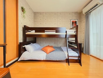 Amika First 102