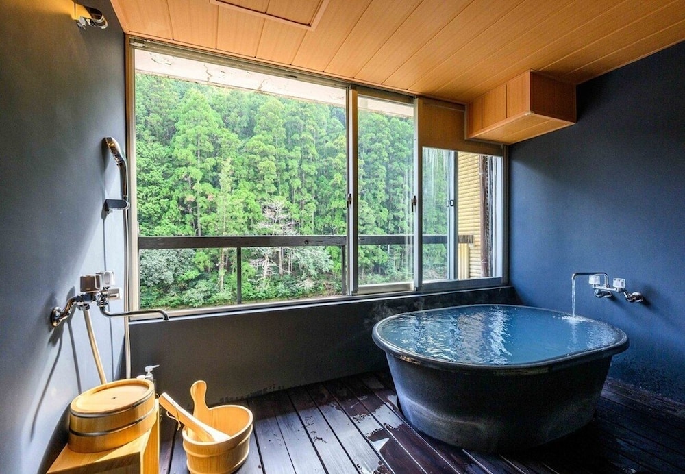 【山翠スイート】源泉かけ流し露天風呂＋サウナ/ 禁煙 バスルーム0 | 山水館 川湯みどりや