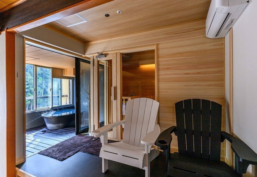 【山翠スイート】源泉かけ流し露天風呂＋サウナ/ 禁煙 客室2 | 山水館 川湯みどりや