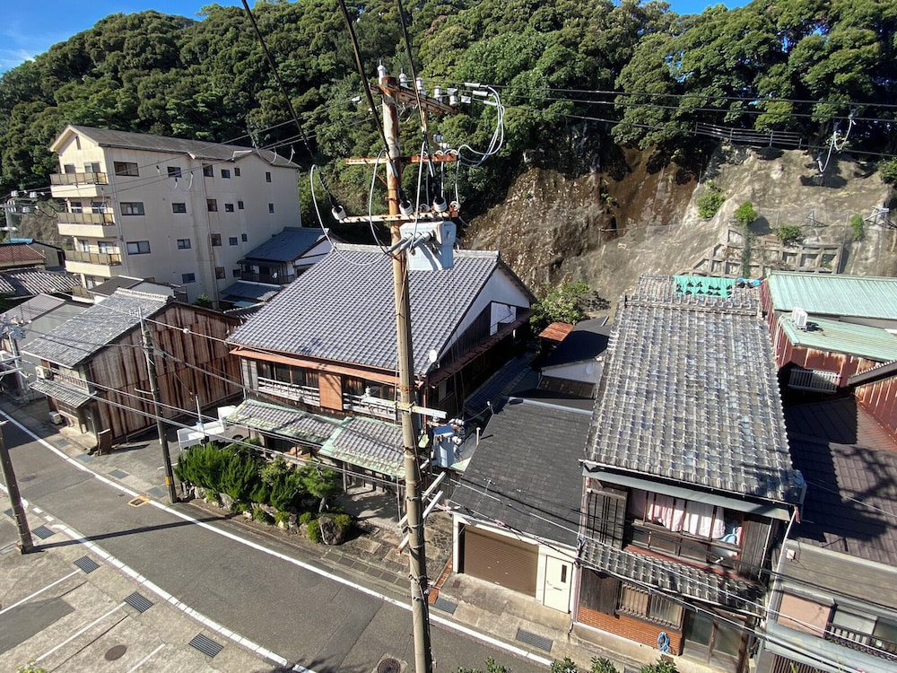 [禁煙] 8畳+4.5畳和室 道側 客室1 | 万清楼