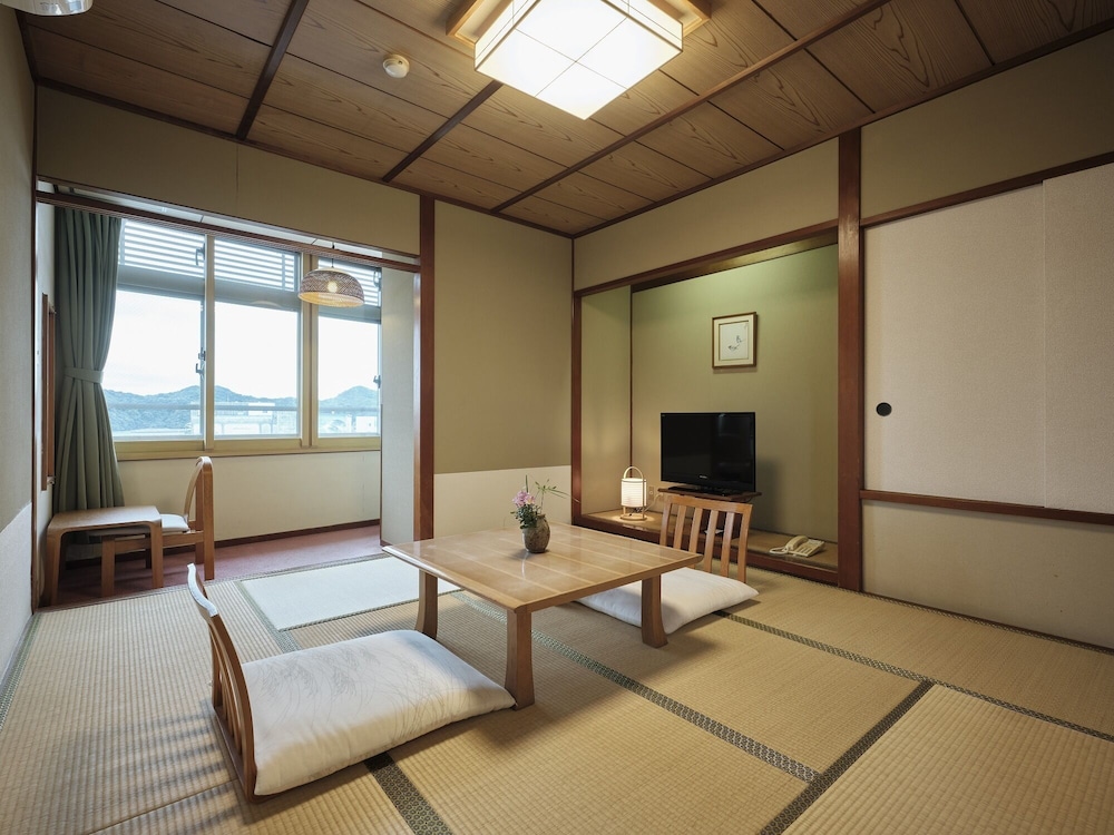 [禁煙] 8畳和室 海側 | 万清楼