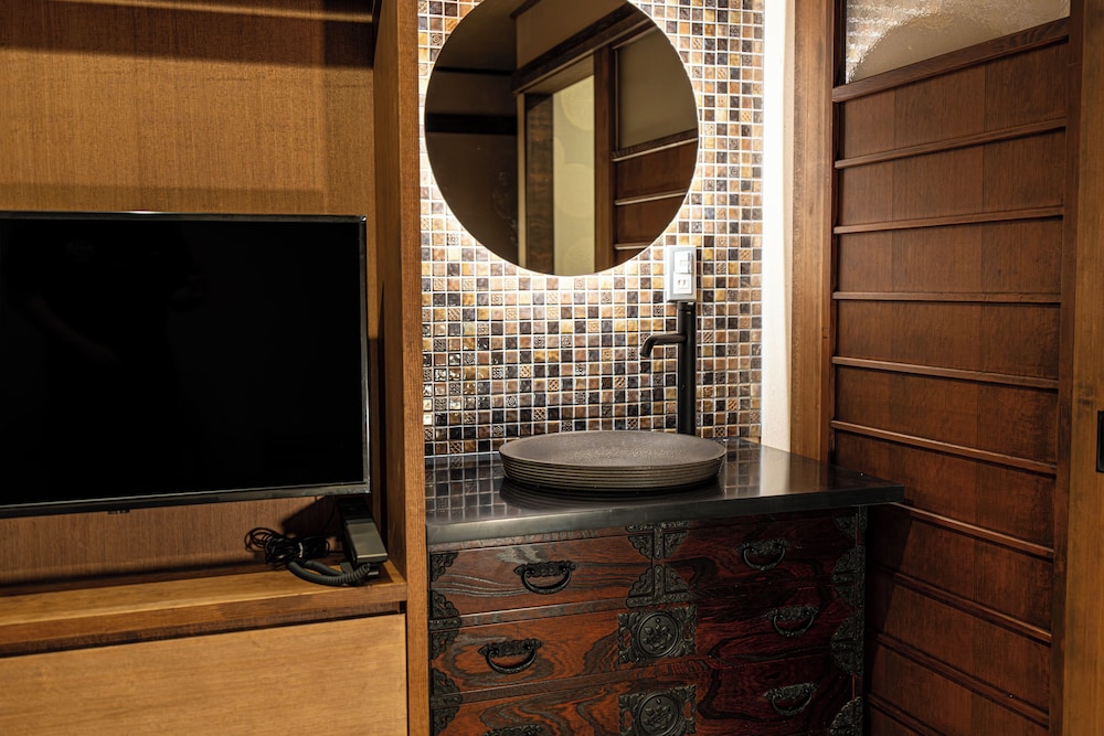 舞姫ノ間(部屋食/ツイン)(風呂なし) 客室2 | 京都の宿 ぎをんの月