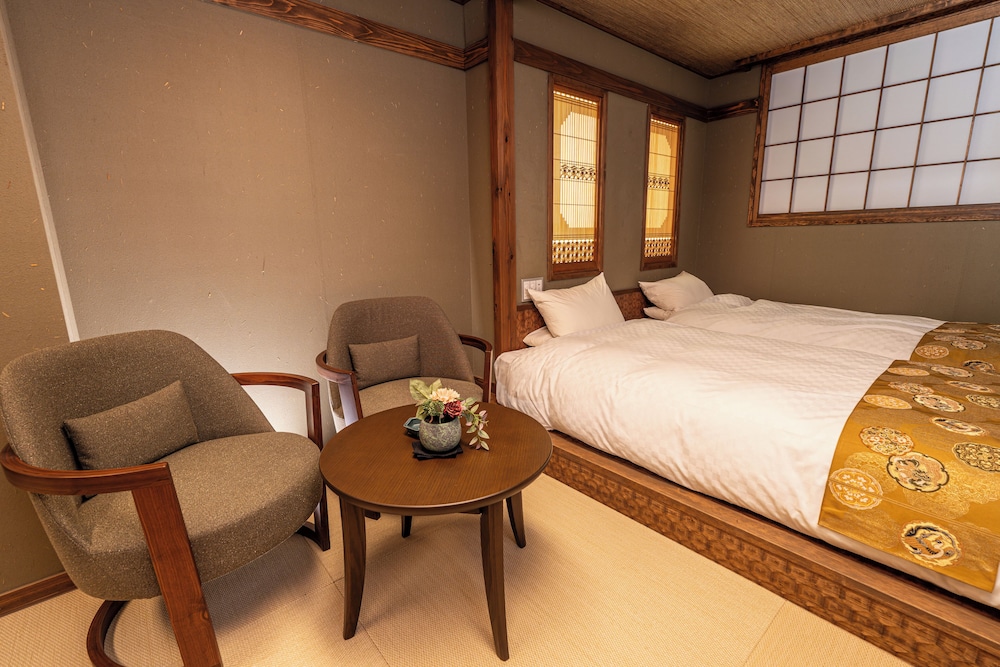 祇園ノ間(御風呂付き特別室/ツイン) 客室1 | 京都の宿 ぎをんの月
