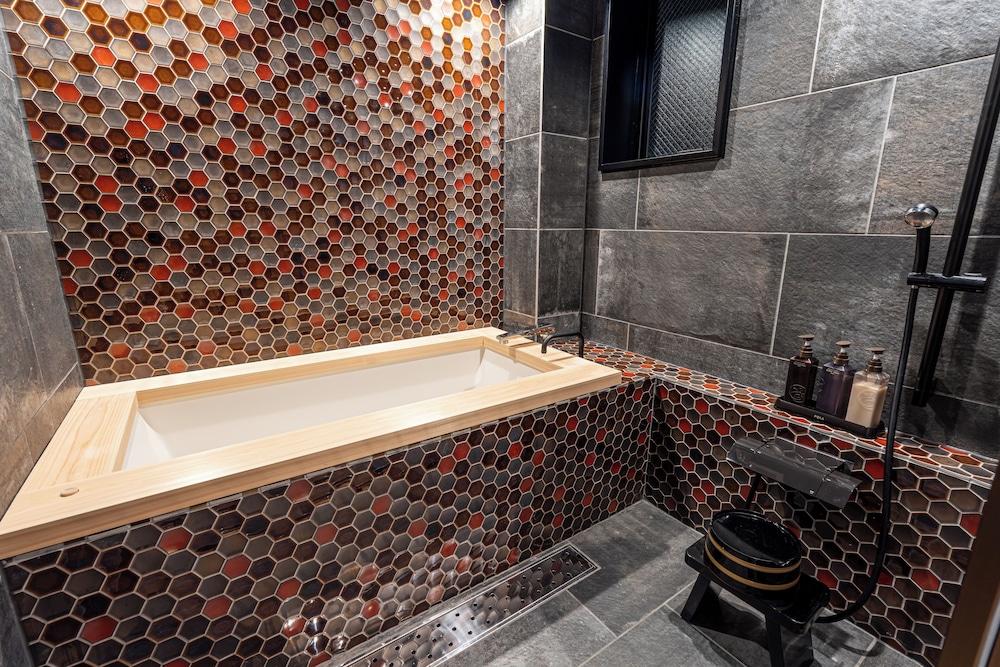 祇園ノ間(御風呂付き特別室/ツイン) バスルーム0 | 京都の宿 ぎをんの月