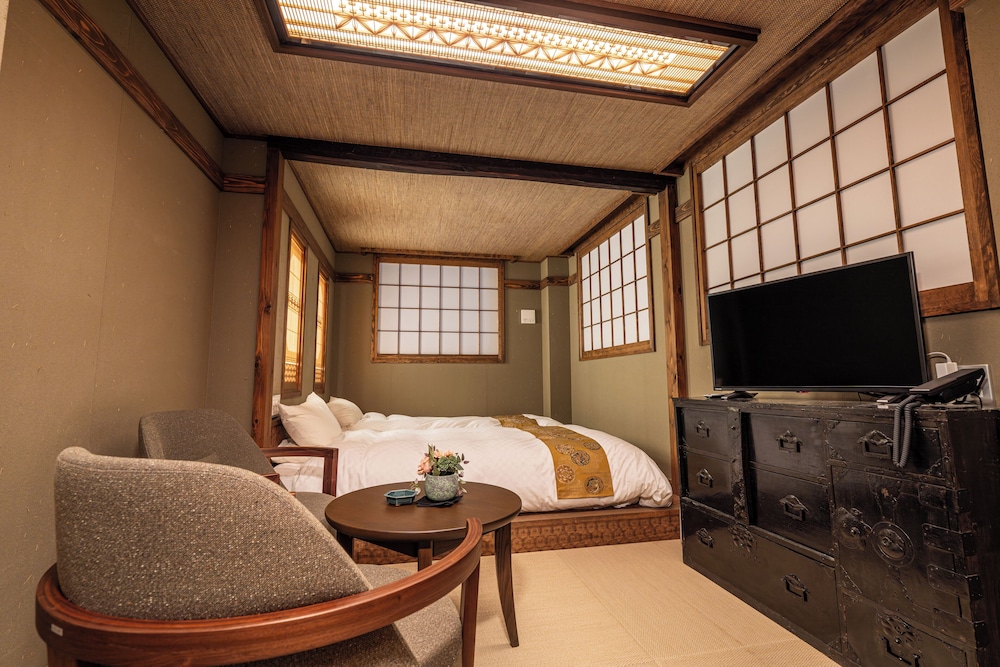 祇園ノ間(御風呂付き特別室/ツイン) 客室2 | 京都の宿 ぎをんの月