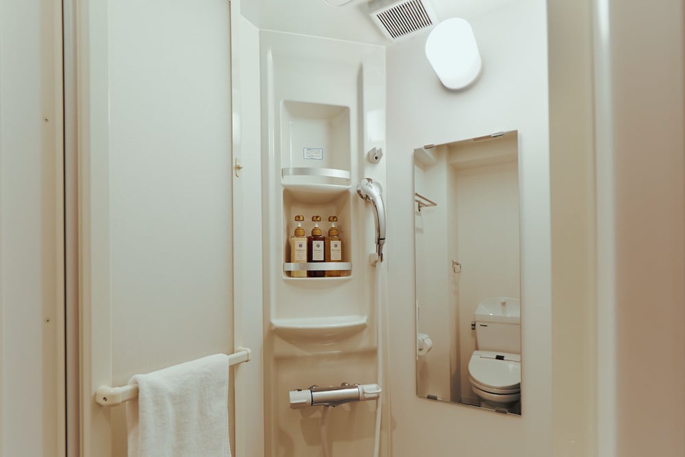 ダブルルーム バスルーム0 | R Hotel Namba Daikokucho