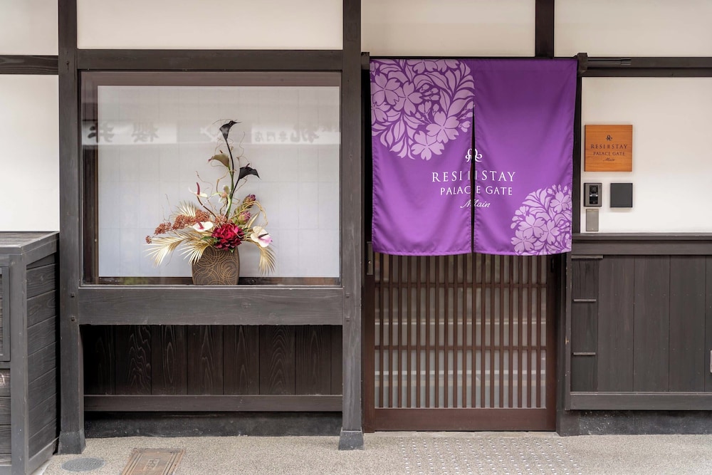 デラックス スイート ガーデンビュー 客室10 | RESI STAY PALACE GATE