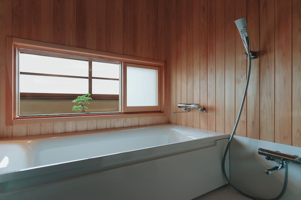 ほたる 一棟貸し 禁煙 (フロント施設から0.4km) バスルーム1 | 八百熊川