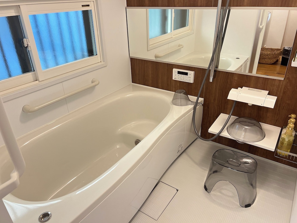 ルーム バスルーム1 | 香取はちさんろく