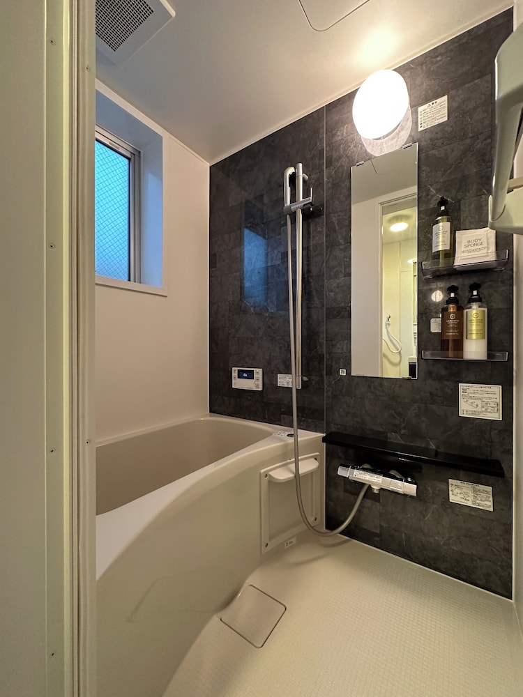 コンドミニアム 3 ベッドルーム バルコニー バスルーム1 | Earl's Court 801