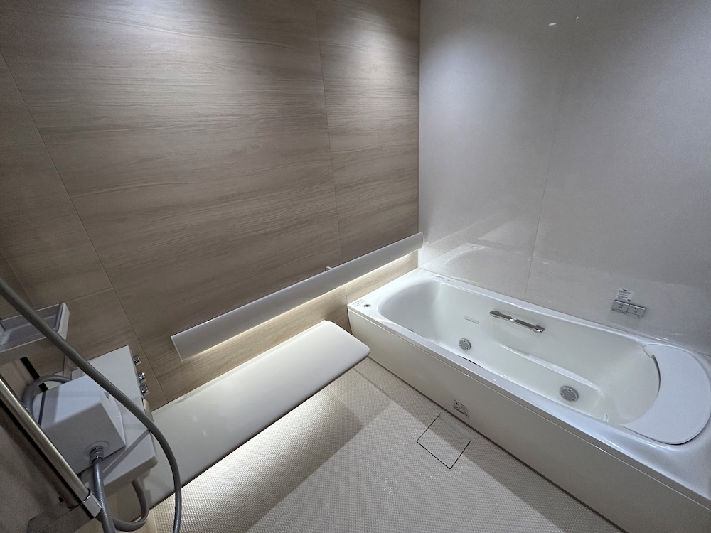 プレミアム ヴィラ バスルーム1 | ReVIERA Resort Villa