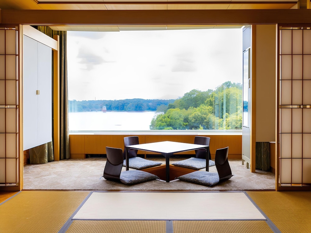 お部屋おまかせ 和室12畳 (広縁付) 禁煙 部屋からの景観0 | 中国割烹旅館 掬水亭