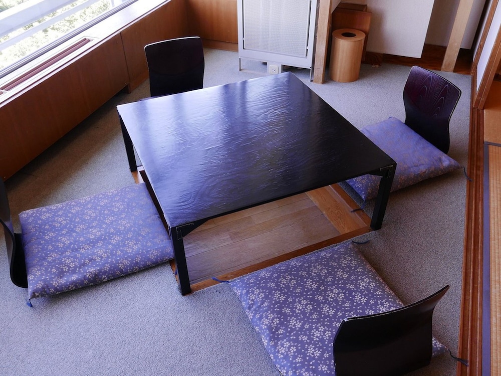 お部屋おまかせ 和室12畳 (広縁付) 禁煙 客室1 | 中国割烹旅館 掬水亭