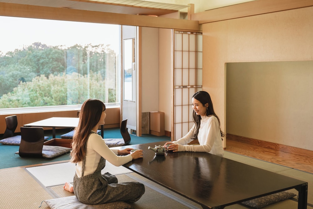 お部屋おまかせ 和室12畳 (広縁付) 禁煙 客室2 | 中国割烹旅館 掬水亭