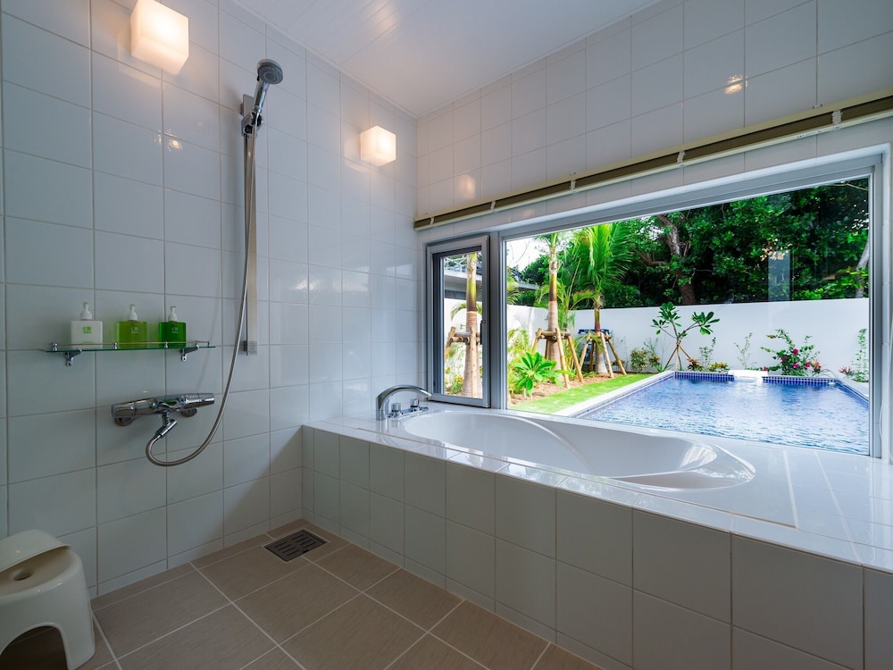 スイートプールヴィラ　with Sauna バスルーム1 | プールヴィラ 屋我地島 - COLDIO PREMIUM