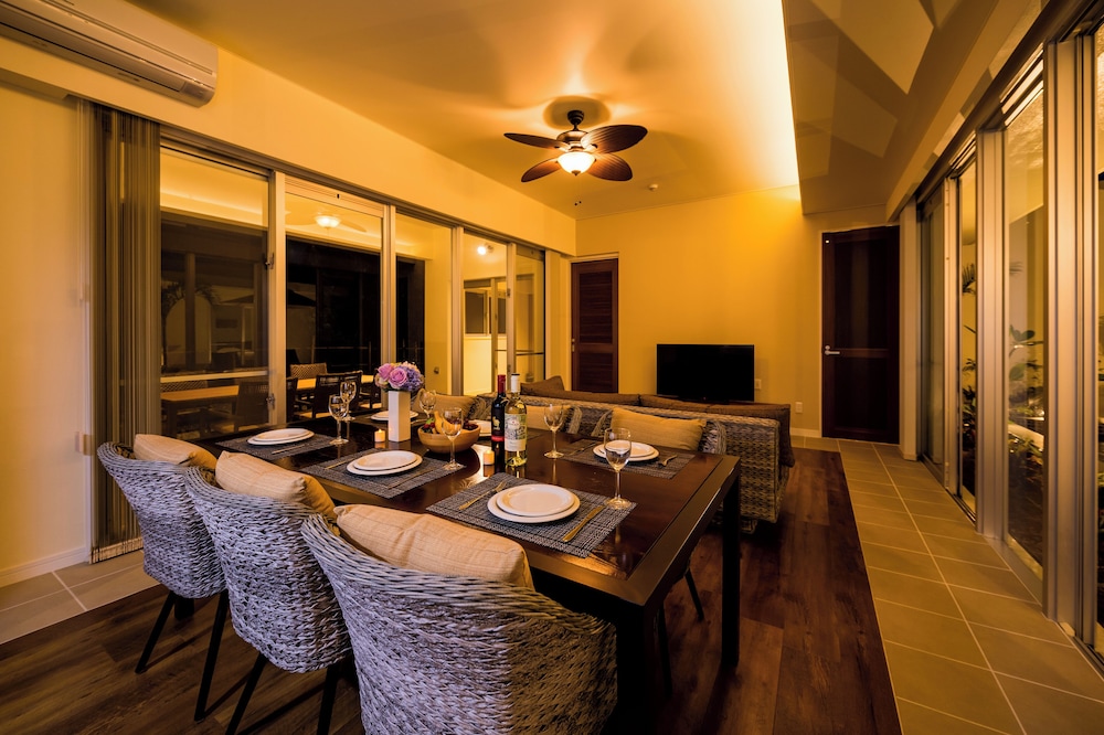 スイートプールヴィラ 禁煙 リビング エリア1 | プールヴィラ 屋我地島 - COLDIO PREMIUM