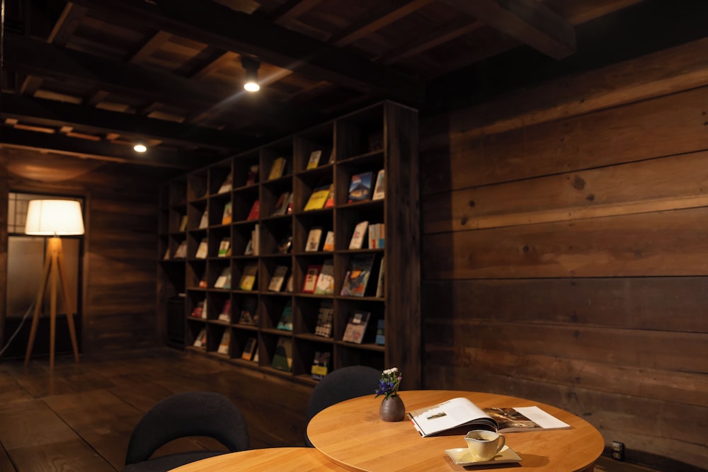デラックス ツインルーム 禁煙 客室6 | NIPPONIA 播磨福崎 蔵書の館