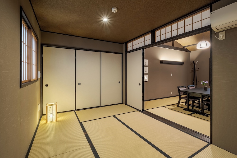 ラグジュアリー ヴィラ ガーデンビュー 客室1 | ROJIYU KYOTO