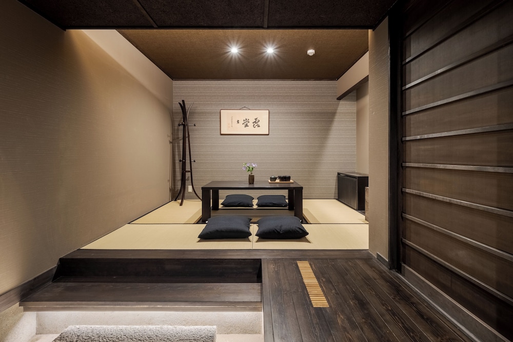 ラグジュアリー ヴィラ ガーデンビュー 客室1 | ROJIYU KYOTO