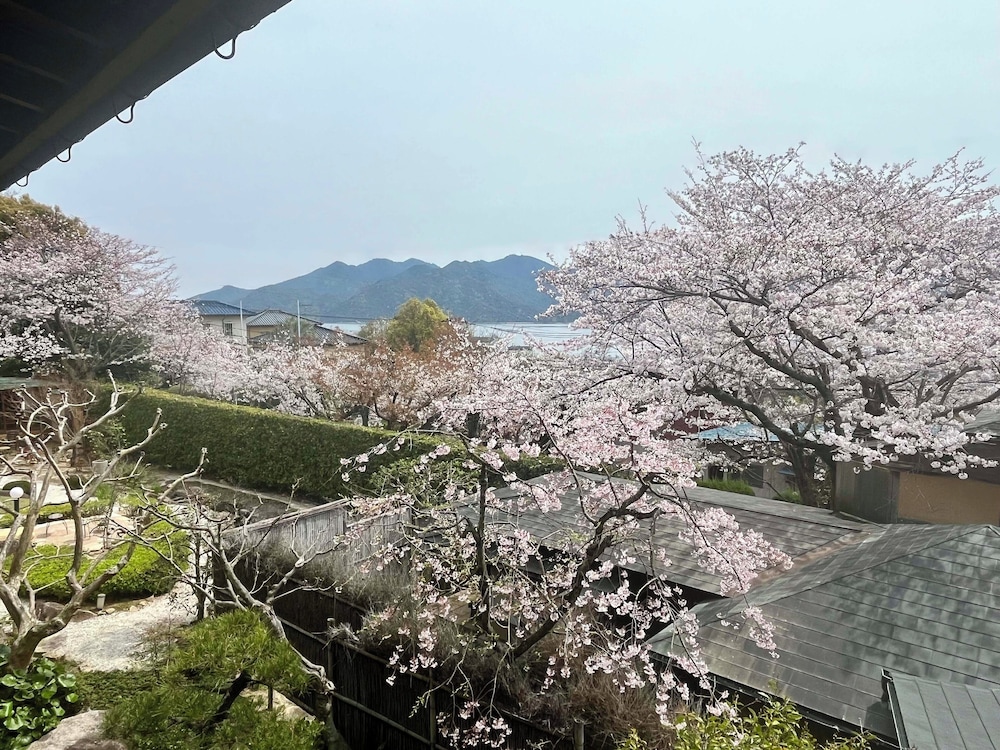 スイート ガーデンビュー 大観 (禁煙) バルコニーからの眺望1 | 庭園の宿　石亭