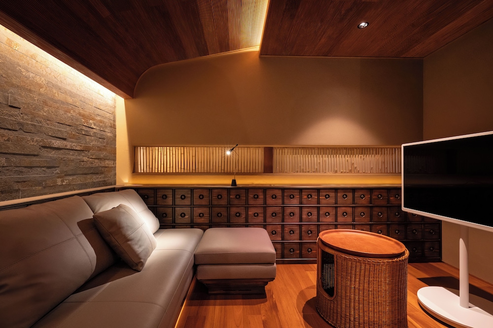 スイート ガーデンビュー 大観 (禁煙) リビング エリア1 | 庭園の宿　石亭