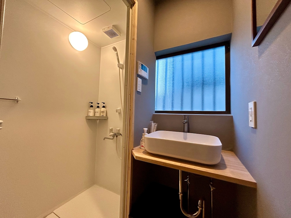 クラシック ルーム バスルーム0 | 古民家の宿　鎌倉楽庵ハナレ