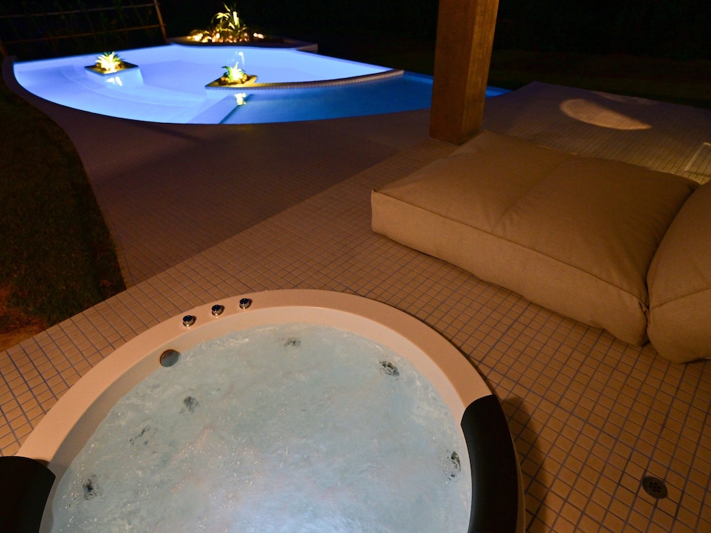 ラグジュアリー ヴィラ ジェットバス1 | 石垣ヒルズ