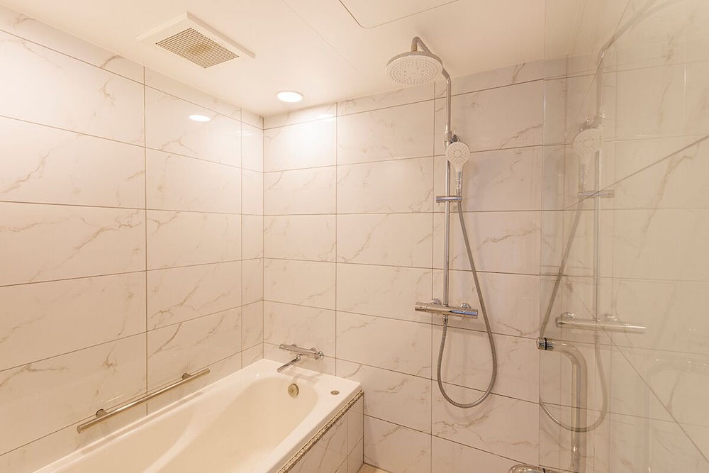 デラックスコーナースイート（2-4階）＜オーシャンフロント＞ バスルーム0 | ホテル シギラミラージュ ビーチフロント