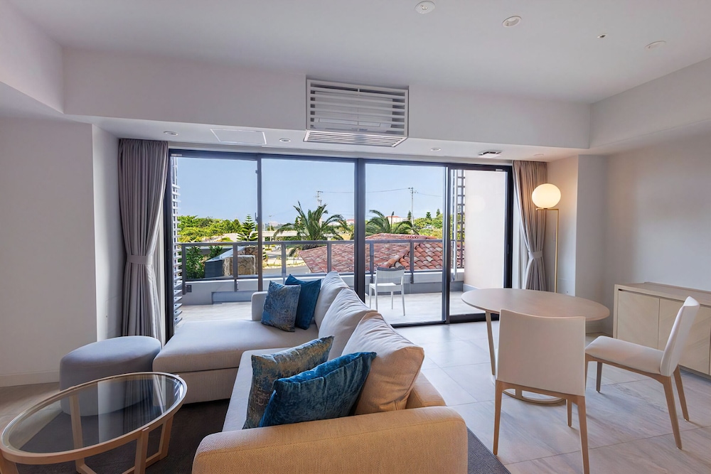 デラックススイート（2-4階）＜リゾートビュー＞ 客室1 | ホテル シギラミラージュ ビーチフロント