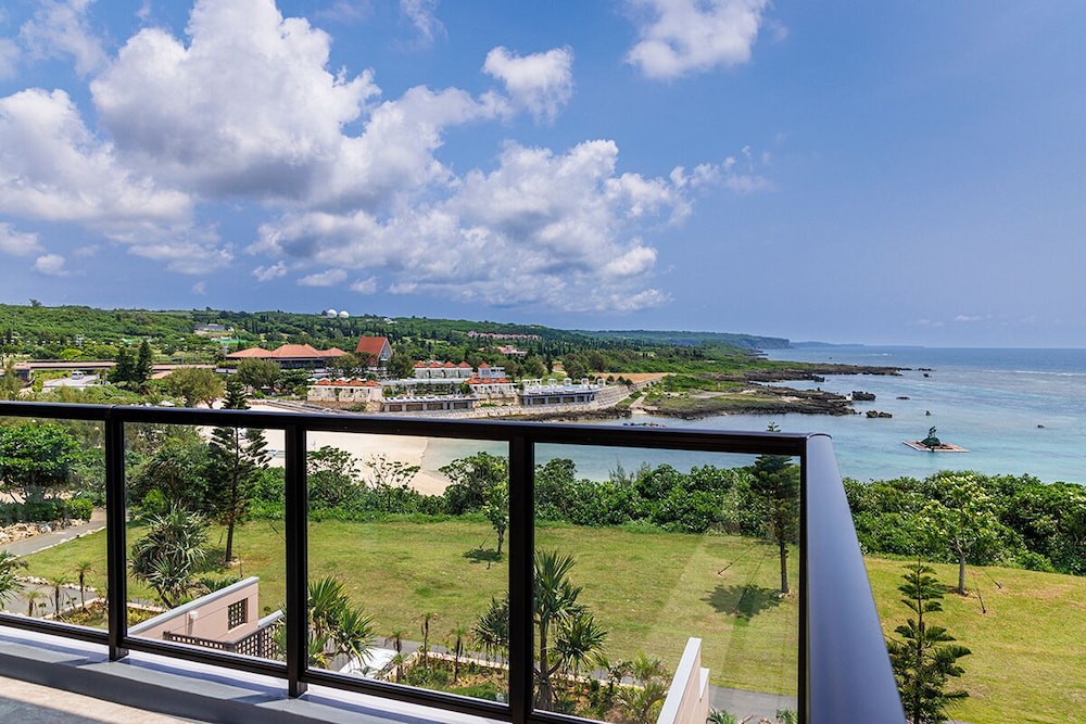 デラックスコーナースイート（2-4階）＜オーシャンフロント＞ 部屋からの景観0 | ホテル シギラミラージュ ビーチフロント