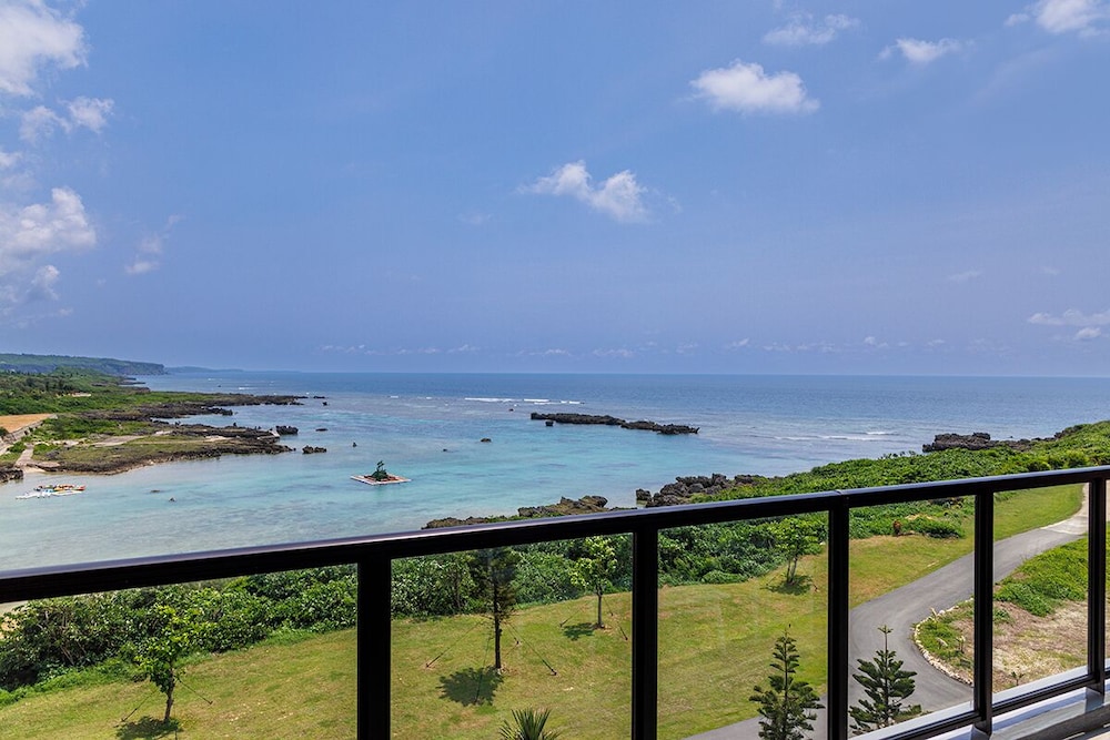 デラックスラージツイン(2-4階)<オーシャンビュー> 部屋からの景観0 | ホテル シギラミラージュ ビーチフロント