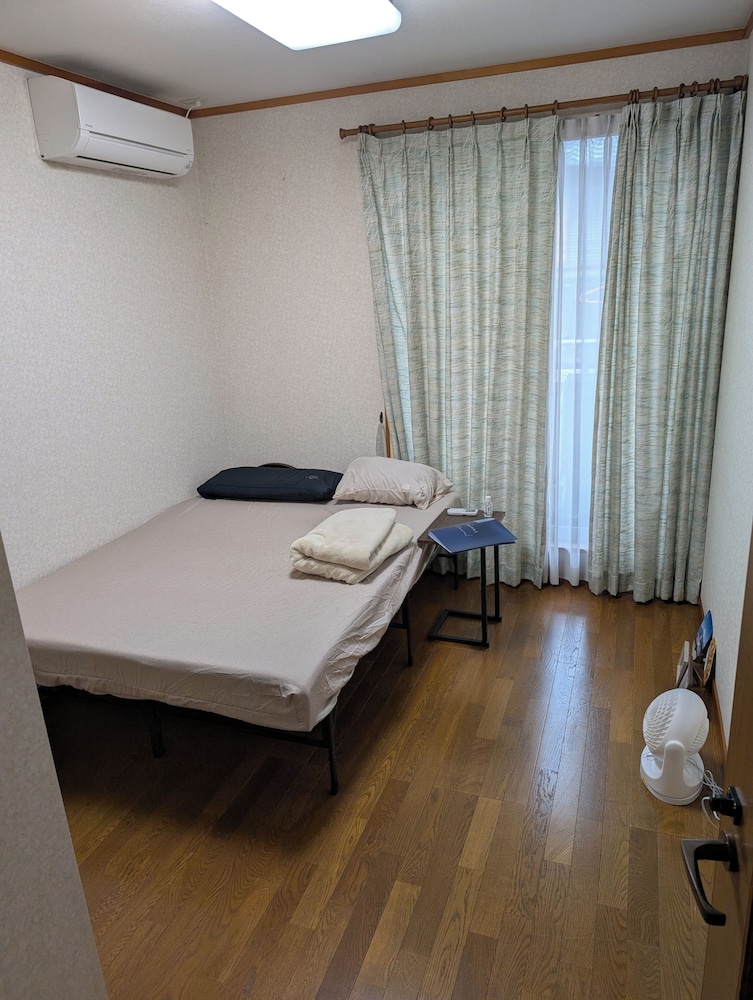 コンフォート ダブルルーム 禁煙 共用バスルーム 客室1 | Private rooms in togo beach side house