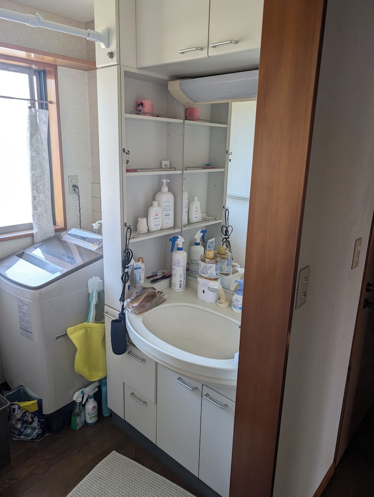 コンフォート ダブルルーム 禁煙 共用バスルーム バスルーム0 | Private rooms in togo beach side house