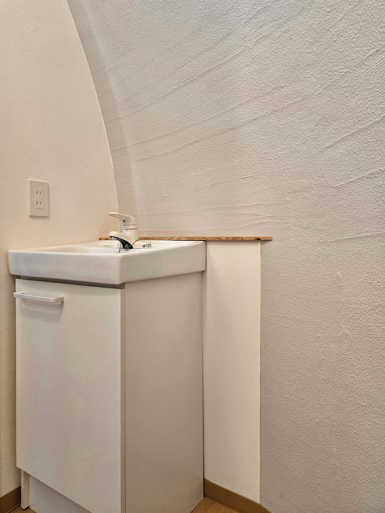 デラックス スタジオスイート コートヤードビュー 客室10 | 湊乃里