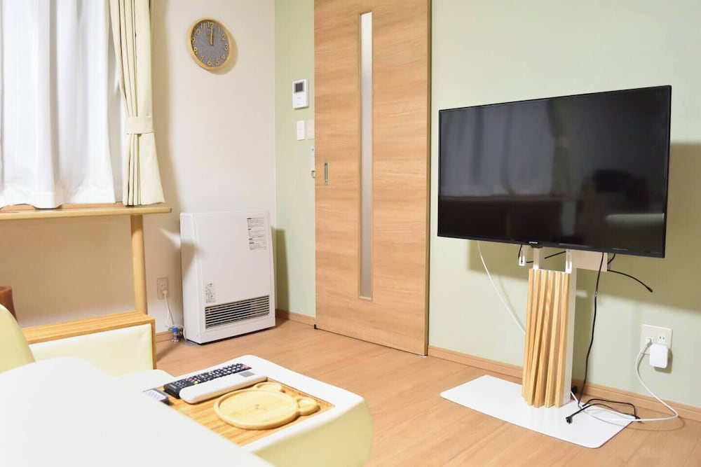 スーペリア アパートメント リビング エリア2 | TKD HOUSE 富良野