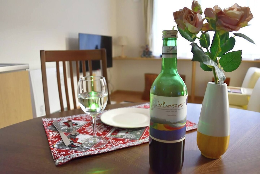 スーペリア アパートメント リビング エリア5 | TKD HOUSE 富良野