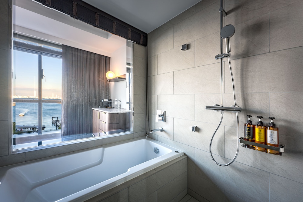 デラックスコーナーキングルーム 低層階 禁煙 バスルーム1 | THE GATE HOTEL 横浜 by HULIC