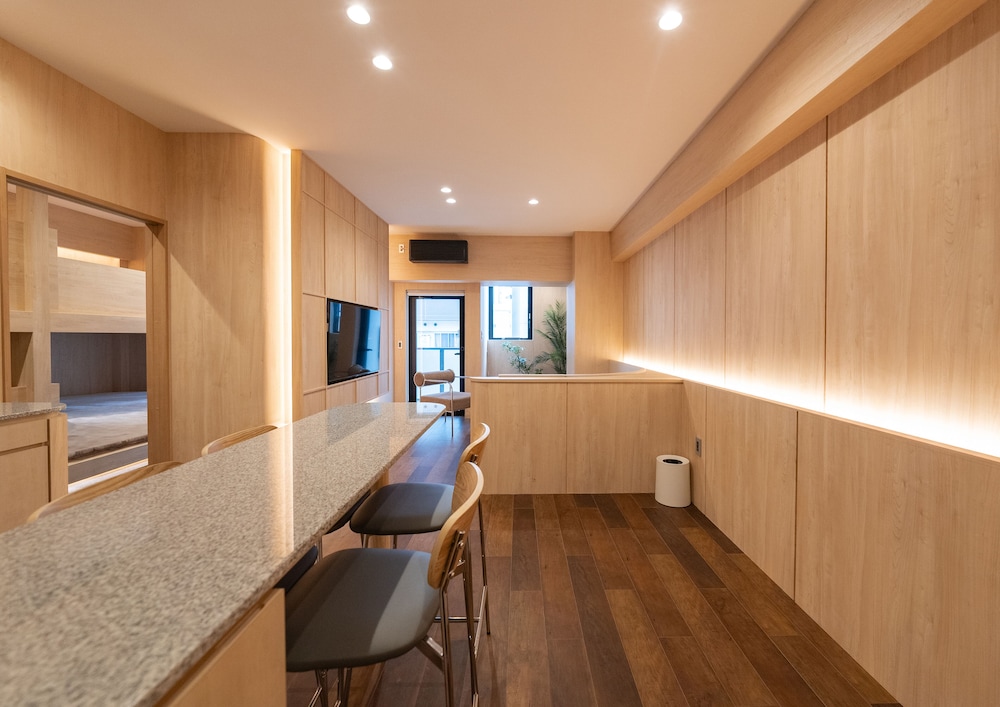 プレミアムスイート 4シングルベッド 禁煙 客室3 | UH SUITE NAMBA STATION