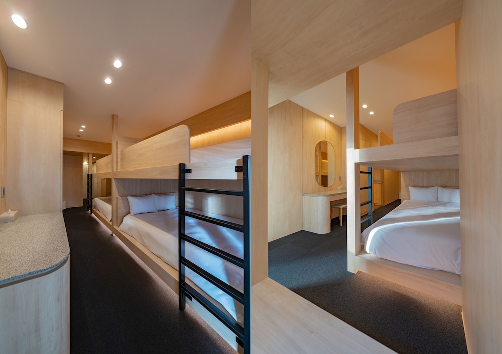 プレミアムスイート 2段ベッドx2 禁煙 客室4 | UH SUITE NAMBA STATION