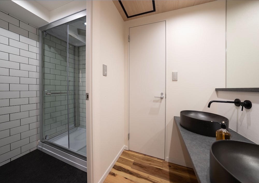 プレミアムスイート 4シングルベッド 禁煙 バスルーム0 | UH SUITE NAMBA STATION