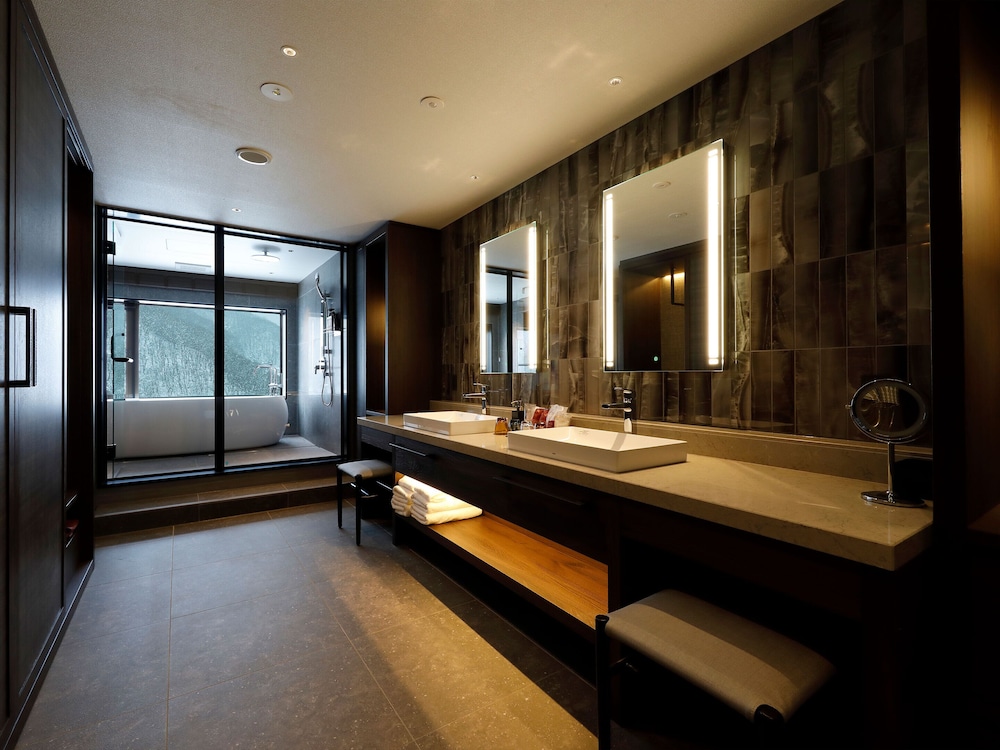 Royal Suite [View Bath] 100m² 禁煙 フレンチディナー 客室3 | エグゼクティブスイート翠嶺