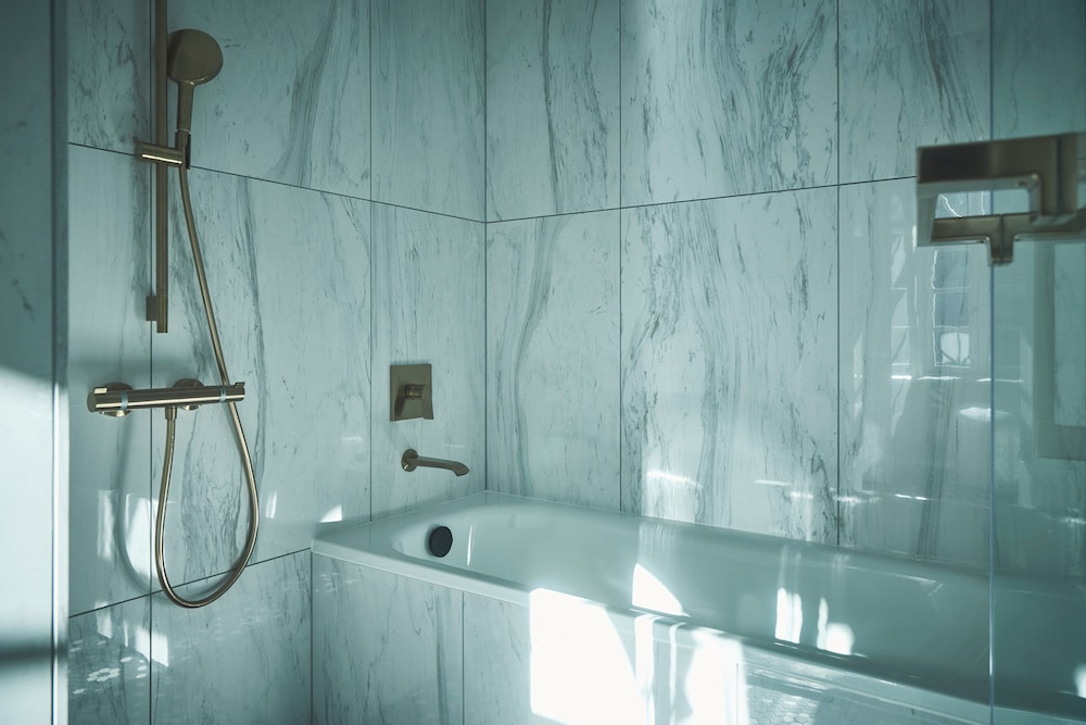 プレミアム ルーム キングベッド 1 台 バリアフリー (Main Building) 客室2 | ホテルインディゴ長崎グラバーストリート by IHG