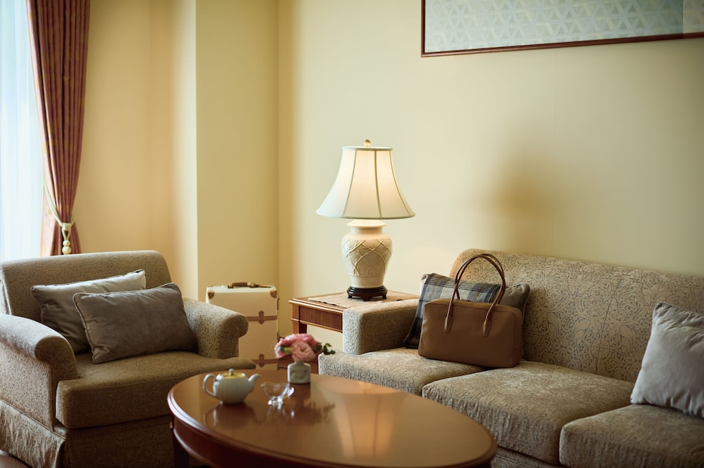 スタンダード スイート リビング エリア0 | グランド エンパイア ホテル