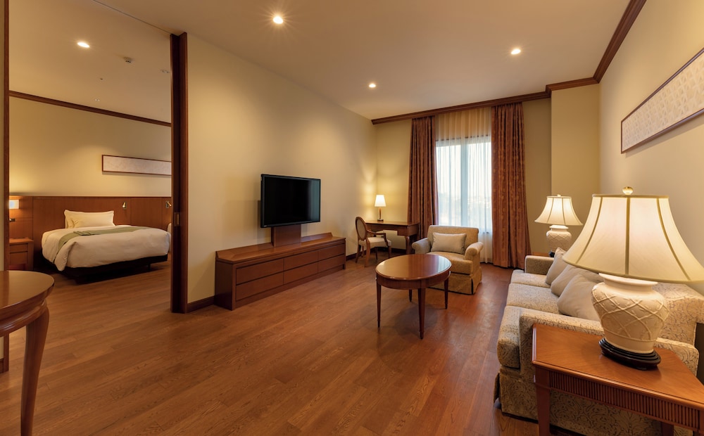 スタンダード スイート 客室2 | グランド エンパイア ホテル