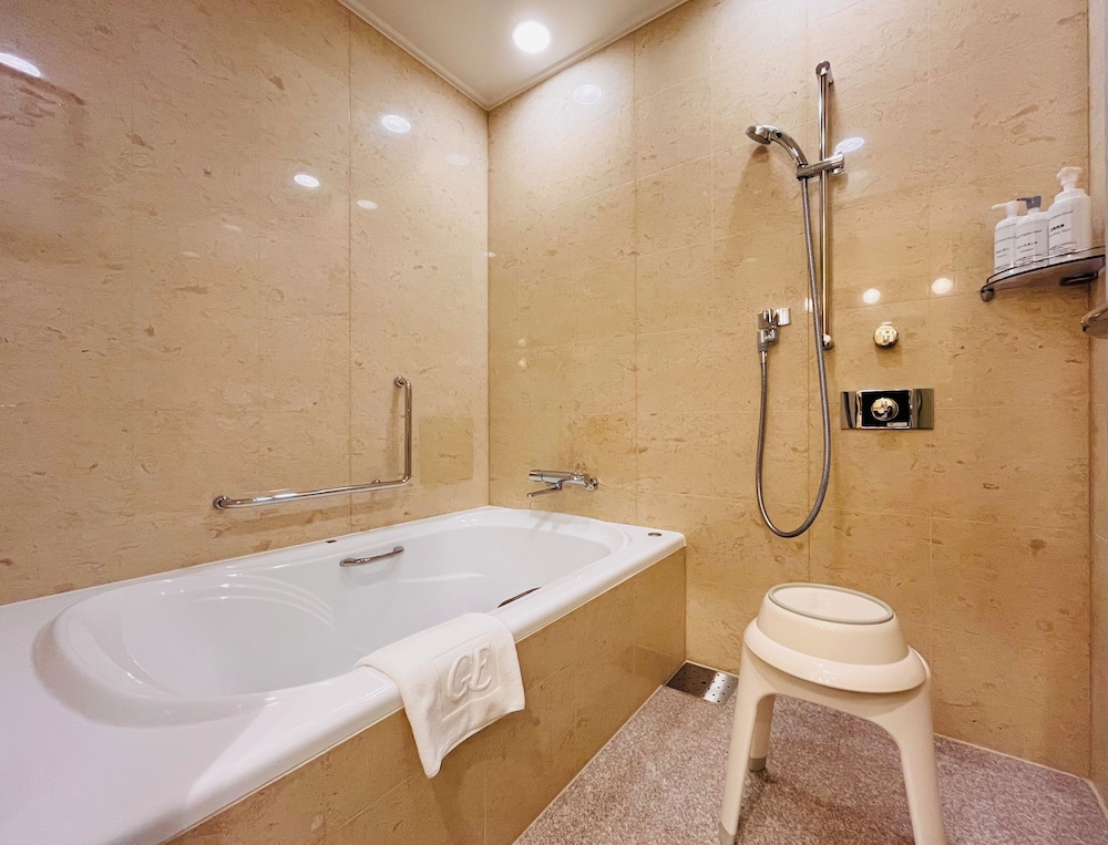 スタンダード スイート バスルーム1 | グランド エンパイア ホテル