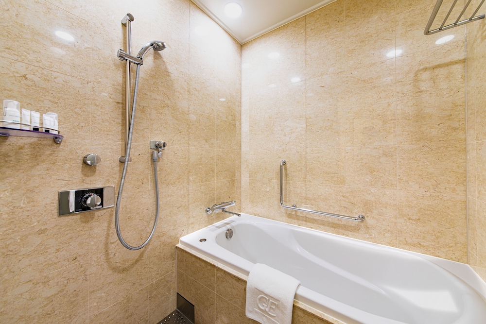 スタンダード ダブルルーム バスルーム1 | グランド エンパイア ホテル