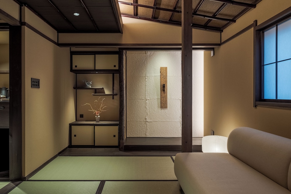 ツインルーム ダブルベッド 2 台 客室1 | Nazuna 京都 東本願寺