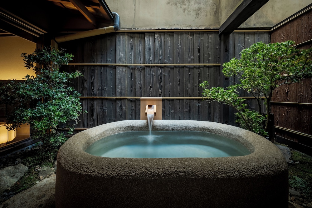 ツインルーム ダブルベッド 2 台 バスルーム0 | Nazuna 京都 東本願寺