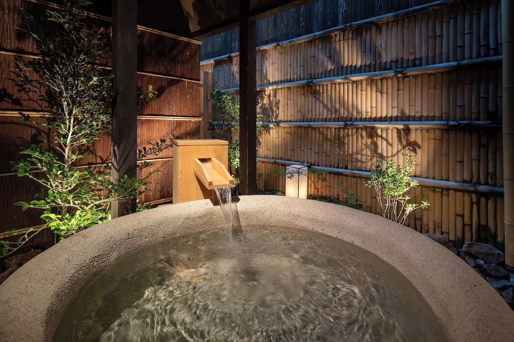 ツインルーム ダブルベッド 2 台 バスルーム1 | Nazuna 京都 東本願寺